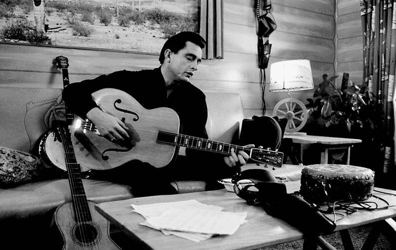 johnny cash 1962 with martin guitar