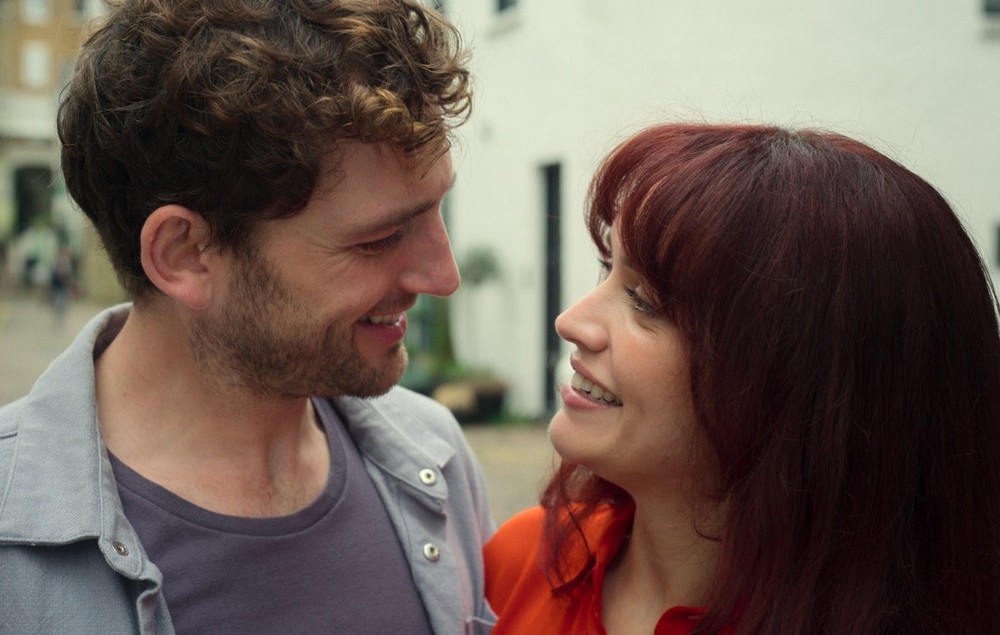 Дэниел и Черри, кадр из сериала Девушка моего сына, психологический разбор